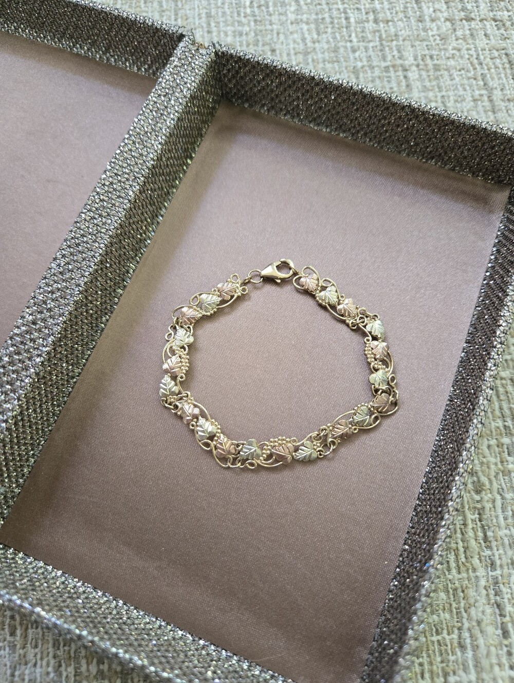 Black Hills Gold 10k Two-Tone Leaf Vine Bracelet - Picture 4 of 11